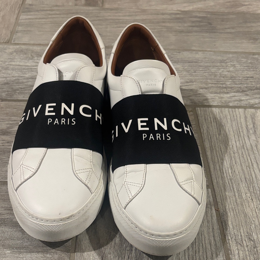Givenchy Men's White And Black Logo Sneakers